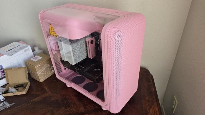 Hyte X50 Case Review: rounded, colorful style meets excellent build quality